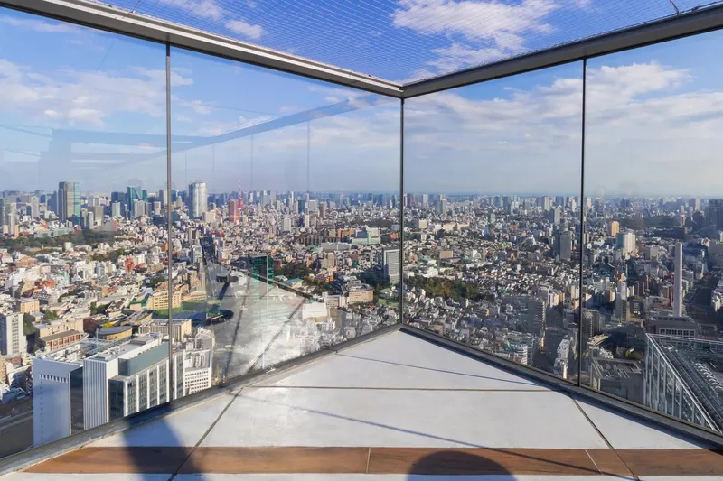 Смотровая площадка SHIBUYA SKY с панорамным видом на Токио
